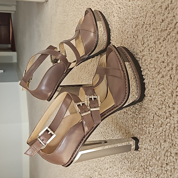 NWOT Size 8.5 Brian Atwood 5.5" Platform Sandals - Picture 1 of 9